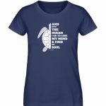 And into the Ocean – Damen Premium Bio T-Shirt – french navy