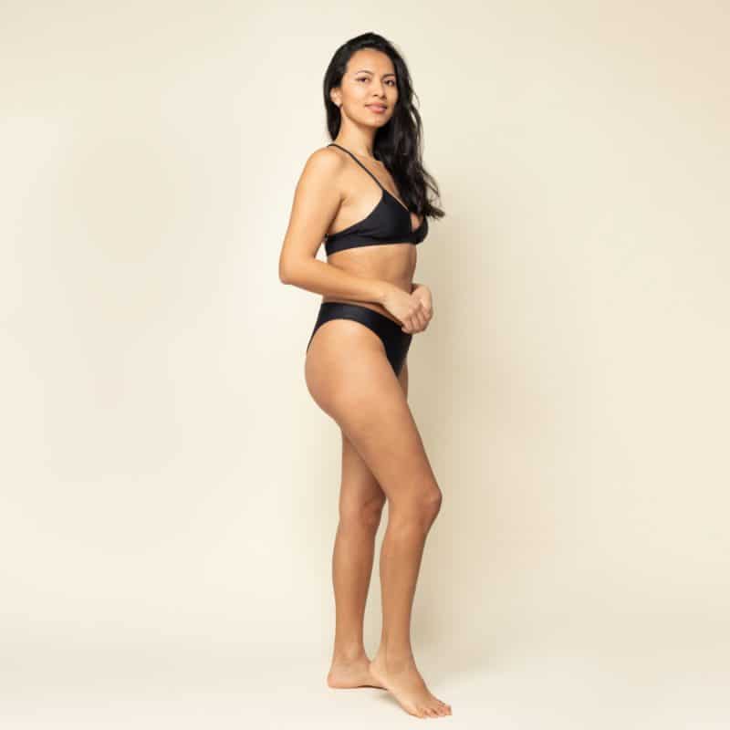 Econyl Bikini Top mit gekreuzten Trägern in black