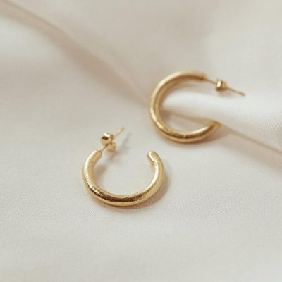 Mona Hoops aus recyceltem Gold